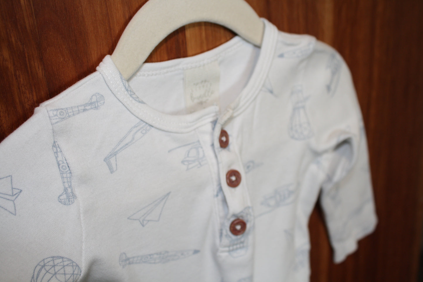 Little Bundle White Planes Bodysuit – Size 6-12